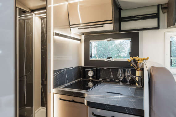 Carat-MC4-McLouis-half integraal-motorhome-mobilhome-camper-473-twinbedden-ford-automaat (6) -  - McLouis Carat 473 - Ford