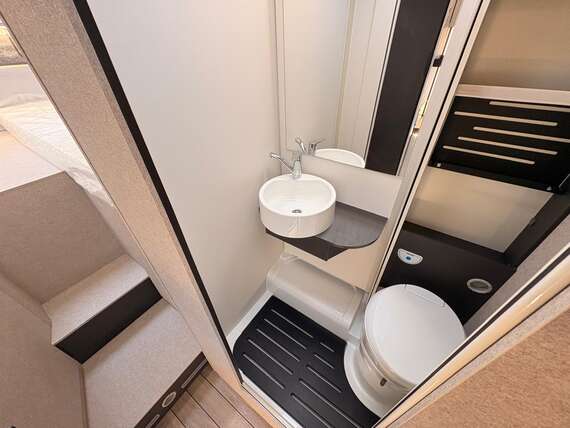 Avantgarde-Slim-339-mcLouis-dicar-Northsea-veurne-motorhome-mobilhome-van-camper (13) -  - McLouis Avantgarde Slim 339