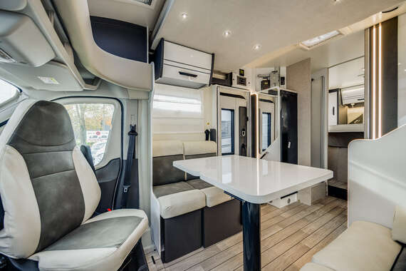 avantgarde-381-centraal bed-face to face-half integraal-camper-motorhome-mobilhome (8) -  - McLouis Avantgarde 381 - Ford